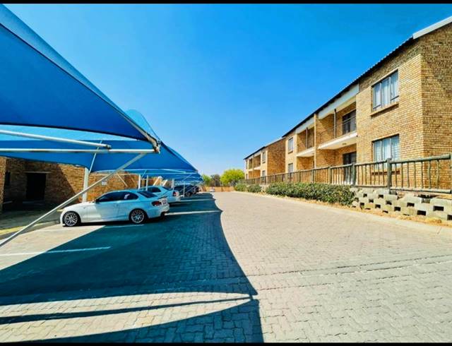 2 BEDROOM TOWNHOUSE FOR SALE IN SOUTH CREST